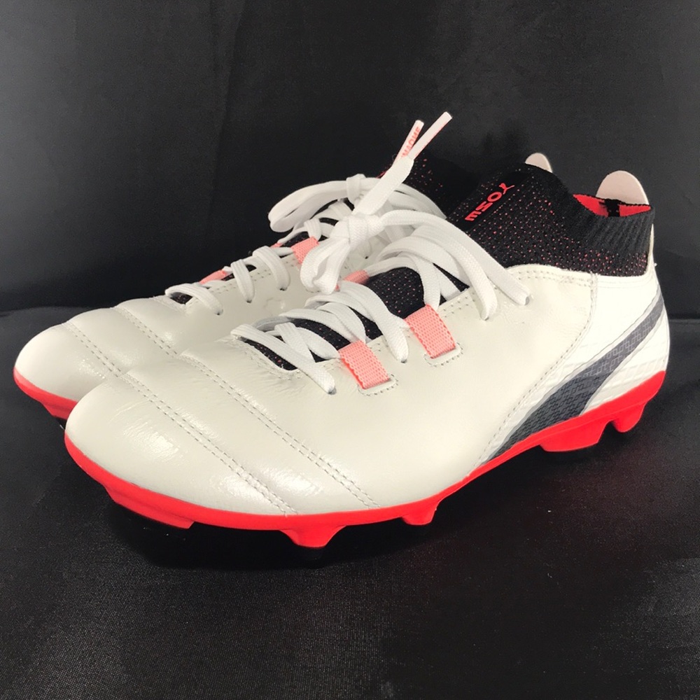 New Puma One kids soccer cleats size 6 retail $120